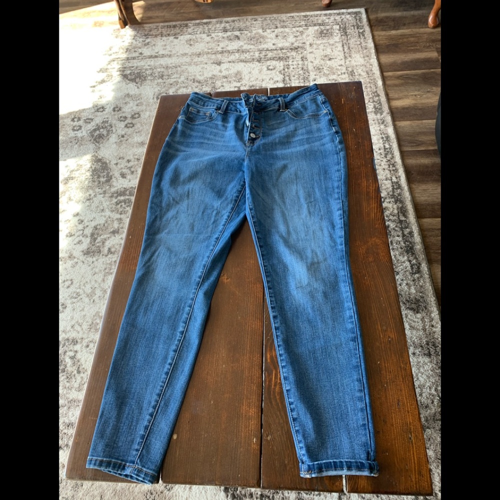 Maurice’s Super high rise jeans. Size Large